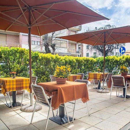 Hotel Paolina Виареджо Екстериор снимка
